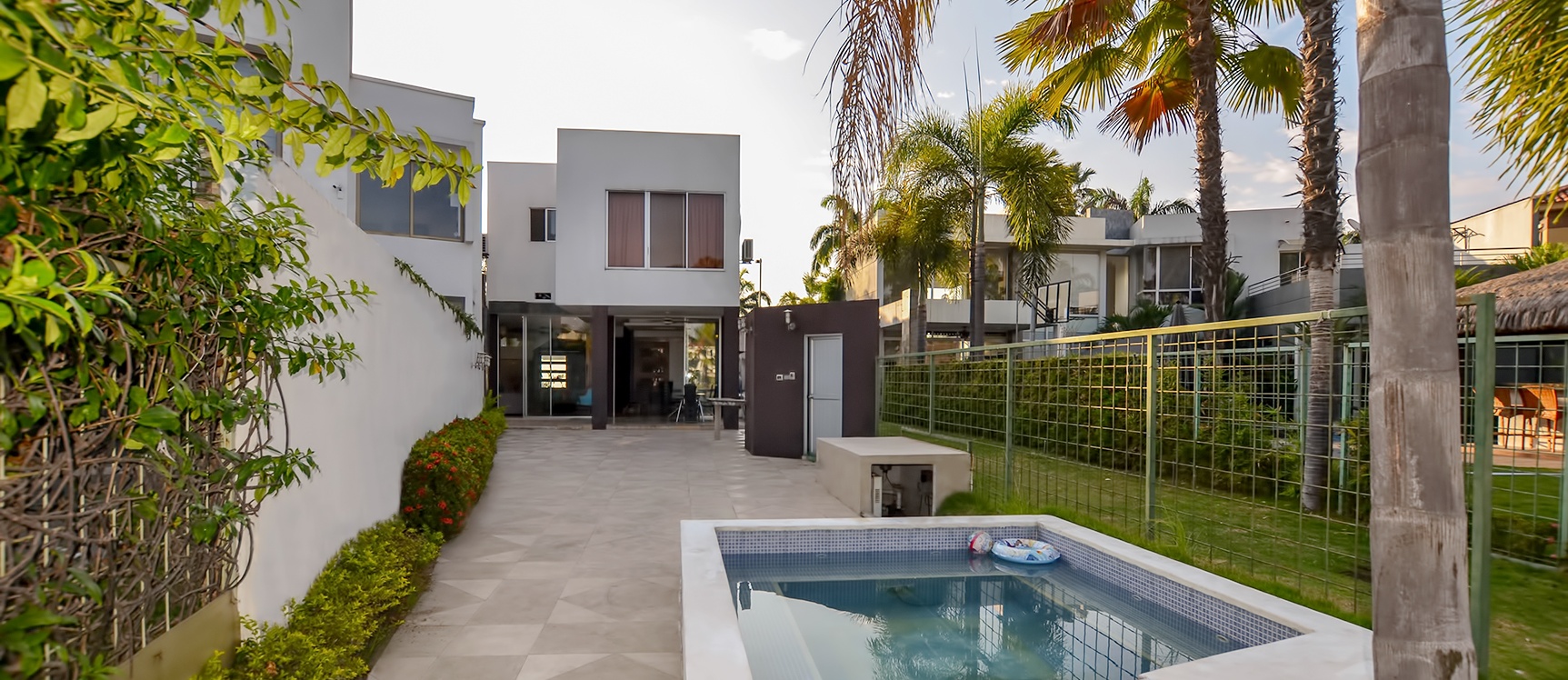 Casa en venta en Urbanización Terrasol sector Vía a Samborondón GeoBienes - Casa en venta en Urbanización Terrasol Vía a Samborondón - Plusvalia Guayaquil Casas de venta y alquiler Inmobiliaria Ecuador