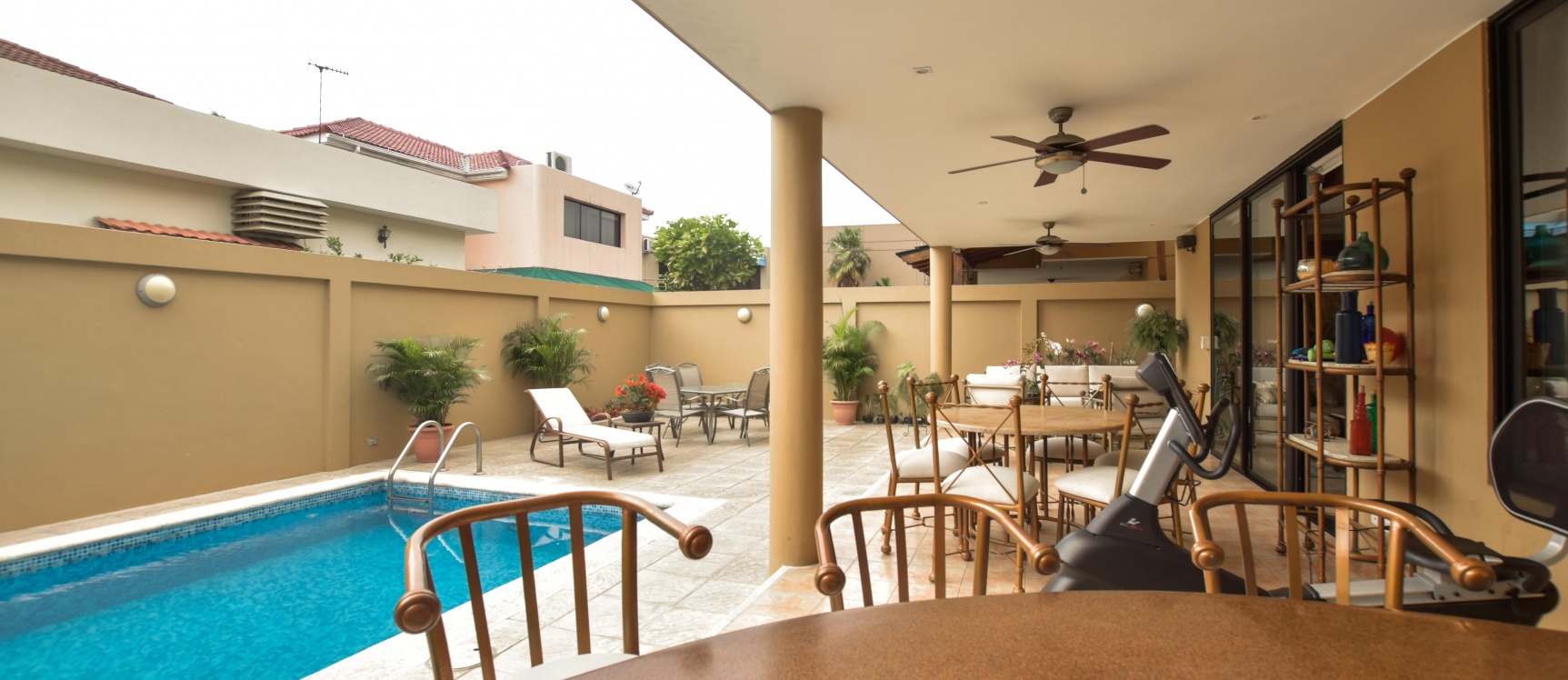 Casa en venta en urbanización Villa Nueva GeoBienes - Casa en venta en urbanización Villa Nueva - Plusvalia Guayaquil Casas de venta y alquiler Inmobiliaria Ecuador