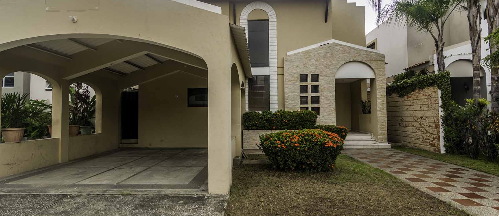 GeoBienes - Casa en venta en Urbanización Villa Nueva,  Vía a Samborondón  - Plusvalia Guayaquil Casas de venta y alquiler Inmobiliaria Ecuador