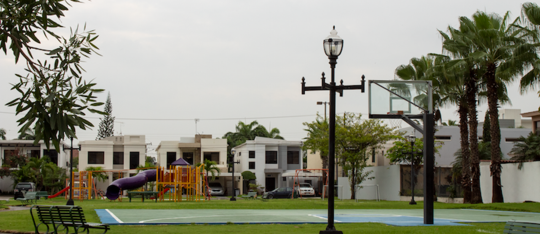 Casa en venta en Urbanización Vista al Parque, Samborondón GeoBienes - Casa en venta en Samborondón - Plusvalia Guayaquil Casas de venta y alquiler Inmobiliaria Ecuador