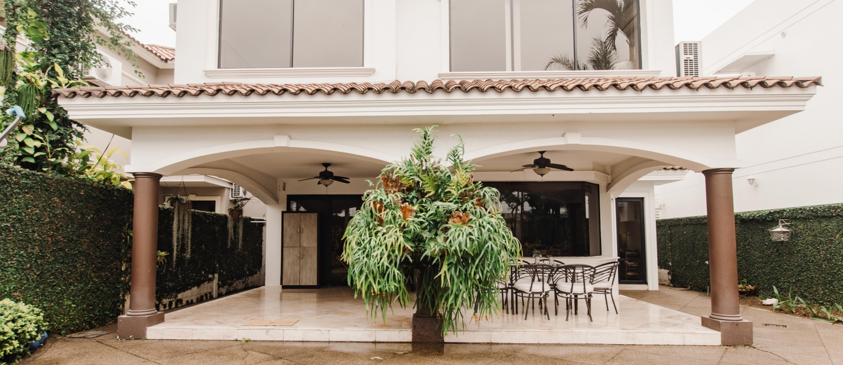 Casa en venta en Urbanización Vista al Parque, Samborondón GeoBienes - Casa en venta en Samborondón - Plusvalia Guayaquil Casas de venta y alquiler Inmobiliaria Ecuador
