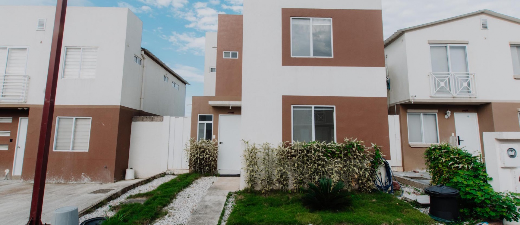 Casa en venta por estrenar en Urbanización Villa del Rey etapa Princesa Kate GeoBienes - Casa en venta por estrenar en Urbanización Villa del Rey etapa Princesa Kate - Plusvalia Guayaquil Casas de venta y alquiler Inmobiliaria Ecuador
