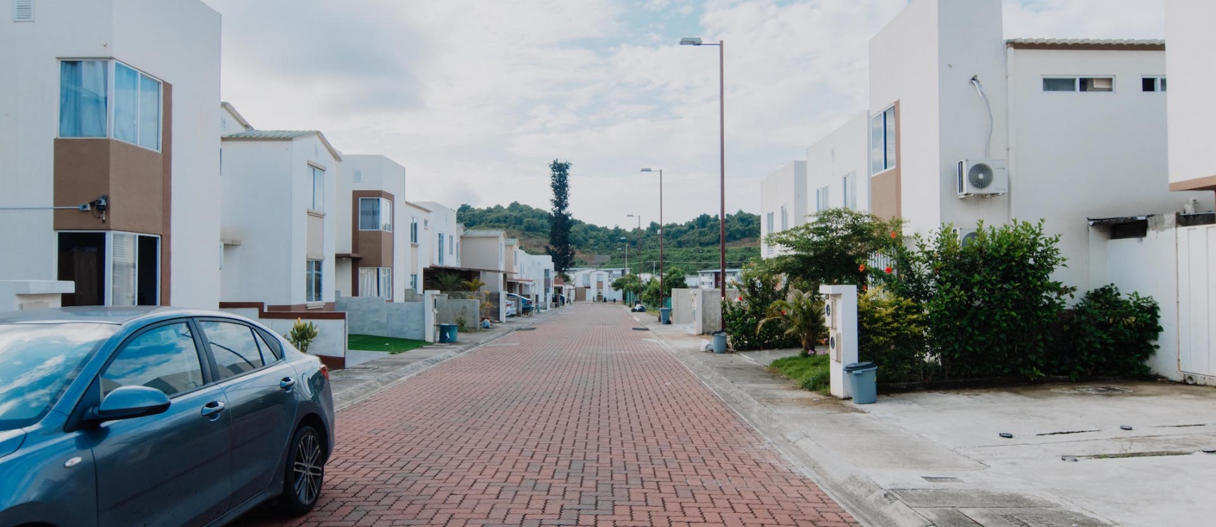 Casa en venta por estrenar en Urbanización Villa del Rey etapa Princesa Kate GeoBienes - Casa en venta por estrenar en Urbanización Villa del Rey etapa Princesa Kate - Plusvalia Guayaquil Casas de venta y alquiler Inmobiliaria Ecuador
