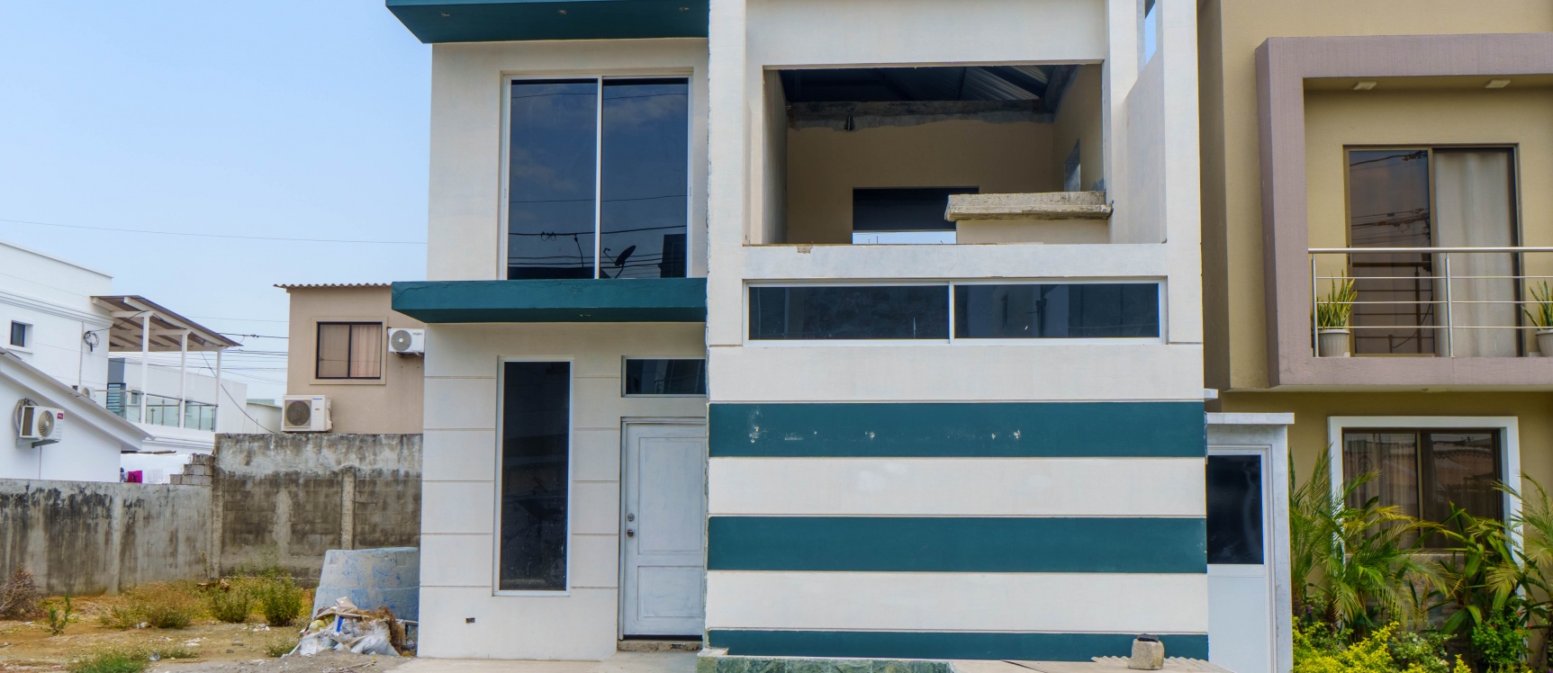 Casa en venta por estrenar ubicada en Urbanización San Antonio, vía Samborondón GeoBienes - Casa en venta por estrenar ubicada en Urbanización San Antonio, vía Samborondón - Plusvalia Guayaquil Casas de venta y alquiler Inmobiliaria Ecuador