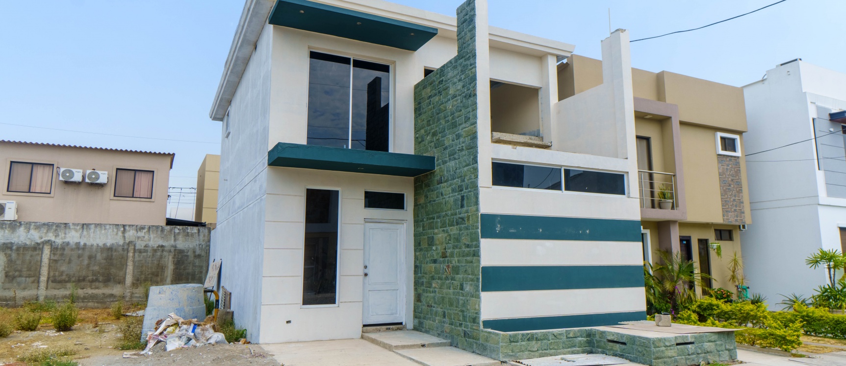 Casa en venta por estrenar ubicada en Urbanización San Antonio, vía Samborondón GeoBienes - Casa en venta por estrenar ubicada en Urbanización San Antonio, vía Samborondón - Plusvalia Guayaquil Casas de venta y alquiler Inmobiliaria Ecuador