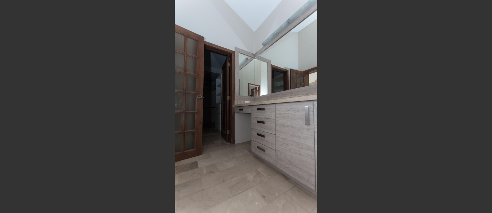 Casa en venta remodelada en la Urb. Villanueva, Km 1, Vía Samborondón GeoBienes - Casa en venta remodelada en la Urb. Villanueva, Km 1, Vía Samborondón - Plusvalia Guayaquil Casas de venta y alquiler Inmobiliaria Ecuador