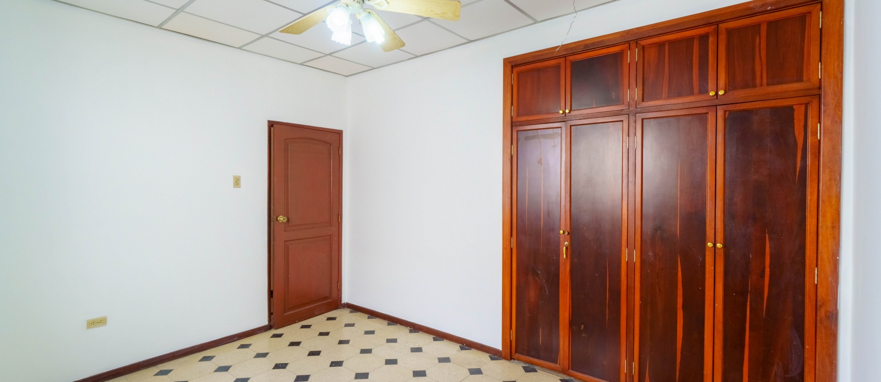 Casa en venta ubicada en Cdla. Ferroviaria, Guayaquil GeoBienes - Casa en venta ubicada en Cdla. Ferroviaria, Guayaquil - Plusvalia Guayaquil Casas de venta y alquiler Inmobiliaria Ecuador