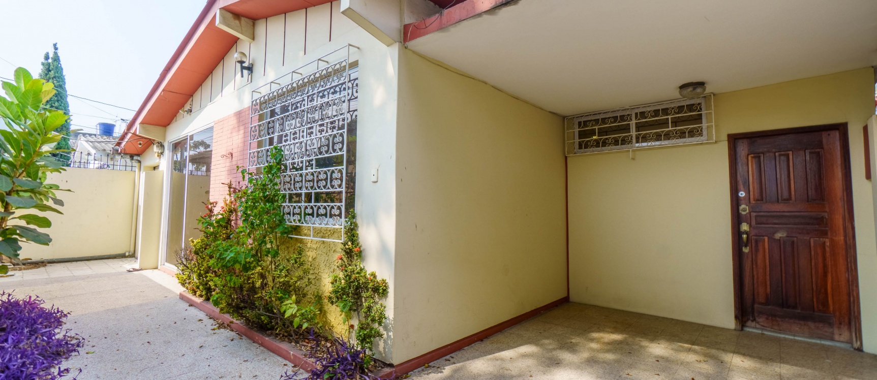 Casa en venta ubicada en Cdla del IESS, Sur de Guayaquil GeoBienes - Casa en venta ubicada en Cdla del IESS, Sur de Guayaquil - Plusvalia Guayaquil Casas de venta y alquiler Inmobiliaria Ecuador