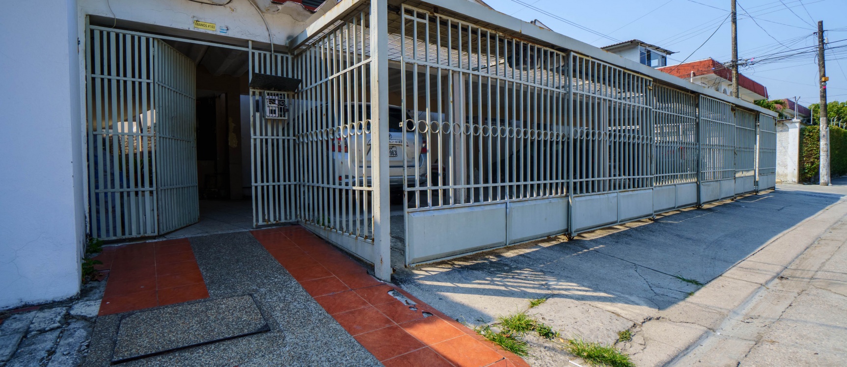 Casa en venta ubicada en conjunto cerrado en Urdesa, Norte de Guayaquil GeoBienes - Casa en venta ubicada en conjunto cerrado en Urdesa, Norte de Guayaquil - Plusvalia Guayaquil Casas de venta y alquiler Inmobiliaria Ecuador