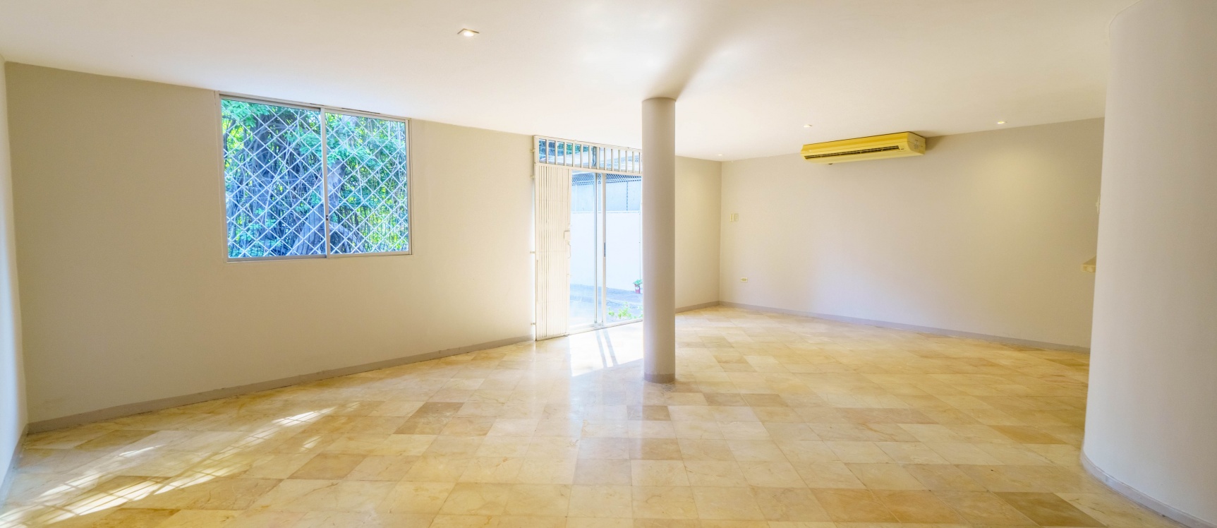 Casa en venta ubicada en conjunto cerrado en Urdesa, Norte de Guayaquil GeoBienes - Casa en venta ubicada en conjunto cerrado en Urdesa, Norte de Guayaquil - Plusvalia Guayaquil Casas de venta y alquiler Inmobiliaria Ecuador