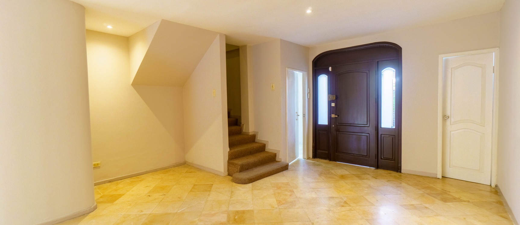 Casa en venta ubicada en conjunto cerrado en Urdesa, Norte de Guayaquil GeoBienes - Casa en venta ubicada en conjunto cerrado en Urdesa, Norte de Guayaquil - Plusvalia Guayaquil Casas de venta y alquiler Inmobiliaria Ecuador