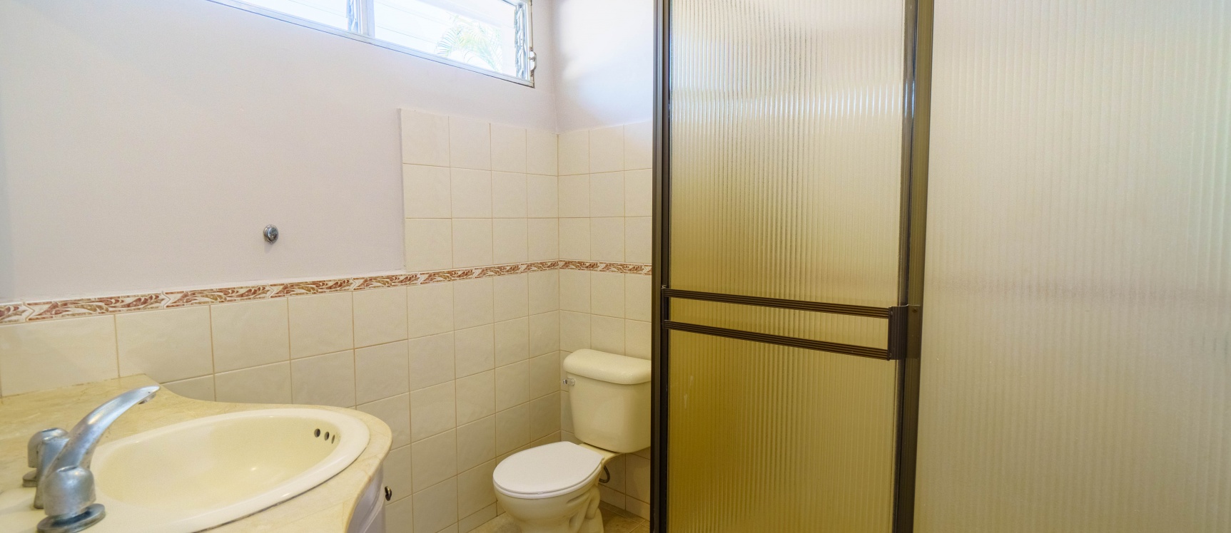 Casa en venta ubicada en conjunto cerrado en Urdesa, Norte de Guayaquil GeoBienes - Casa en venta ubicada en conjunto cerrado en Urdesa, Norte de Guayaquil - Plusvalia Guayaquil Casas de venta y alquiler Inmobiliaria Ecuador