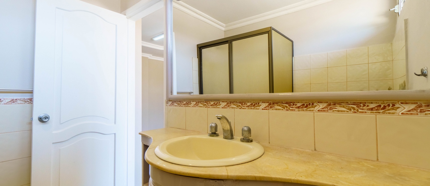 Casa en venta ubicada en conjunto cerrado en Urdesa, Norte de Guayaquil GeoBienes - Casa en venta ubicada en conjunto cerrado en Urdesa, Norte de Guayaquil - Plusvalia Guayaquil Casas de venta y alquiler Inmobiliaria Ecuador