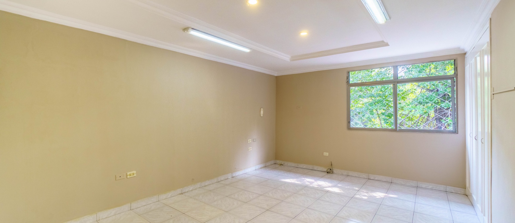 Casa en venta ubicada en conjunto cerrado en Urdesa, Norte de Guayaquil GeoBienes - Casa en venta ubicada en conjunto cerrado en Urdesa, Norte de Guayaquil - Plusvalia Guayaquil Casas de venta y alquiler Inmobiliaria Ecuador