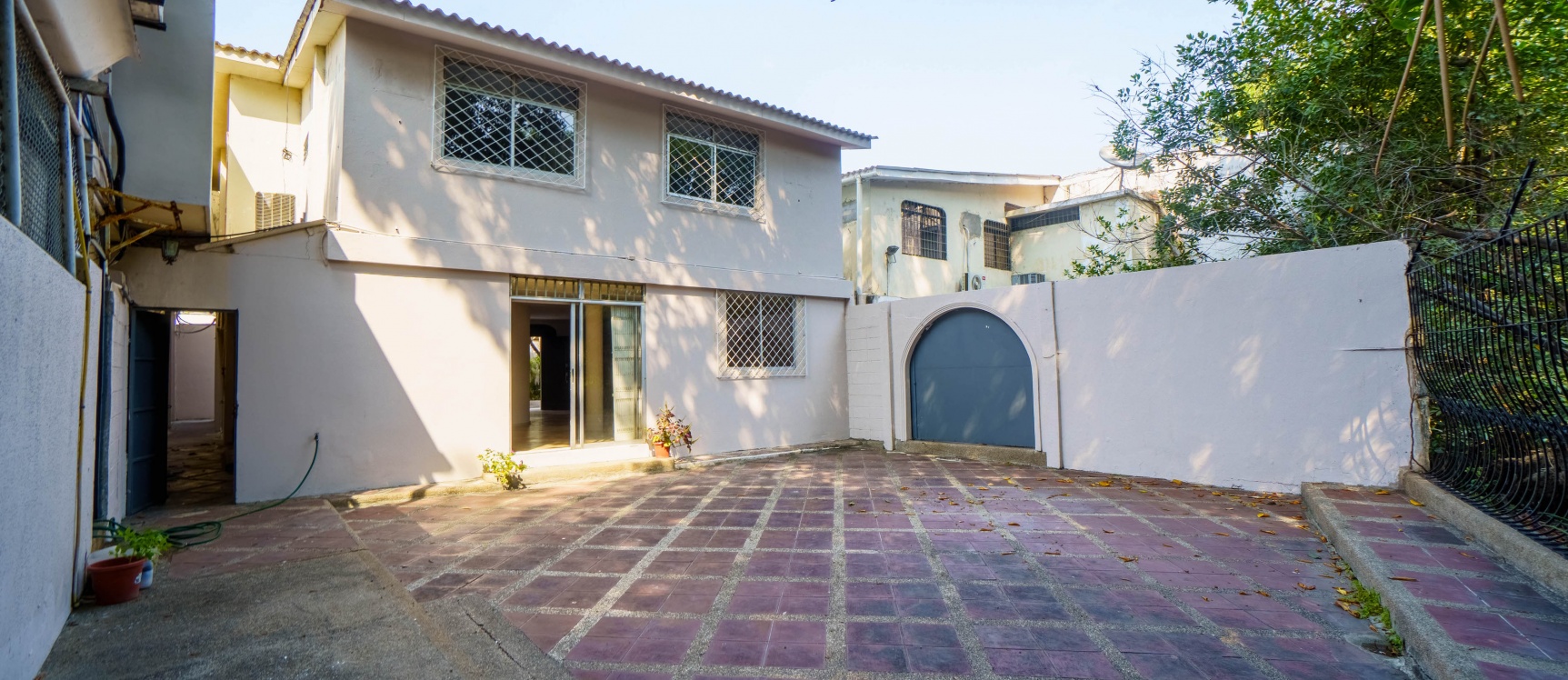 Casa en venta ubicada en conjunto cerrado en Urdesa, Norte de Guayaquil GeoBienes - Casa en venta ubicada en conjunto cerrado en Urdesa, Norte de Guayaquil - Plusvalia Guayaquil Casas de venta y alquiler Inmobiliaria Ecuador