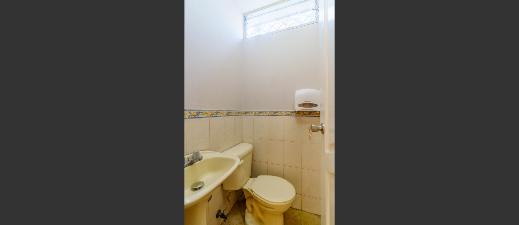 Casa en venta ubicada en conjunto cerrado en Urdesa, Norte de Guayaquil GeoBienes - Casa en venta ubicada en conjunto cerrado en Urdesa, Norte de Guayaquil - Plusvalia Guayaquil Casas de venta y alquiler Inmobiliaria Ecuador