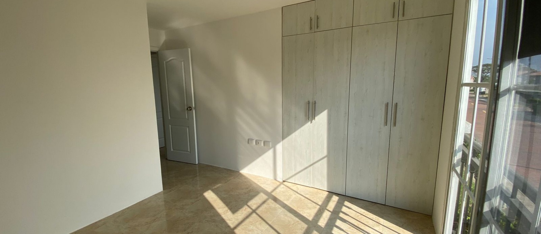 Casa en venta ubicada en la Urbanización Casa Laguna, Etapa Brisana GeoBienes - Casa en venta ubicada en la Urbanización Casa Laguna, Etapa Brisana - Plusvalia Guayaquil Casas de venta y alquiler Inmobiliaria Ecuador