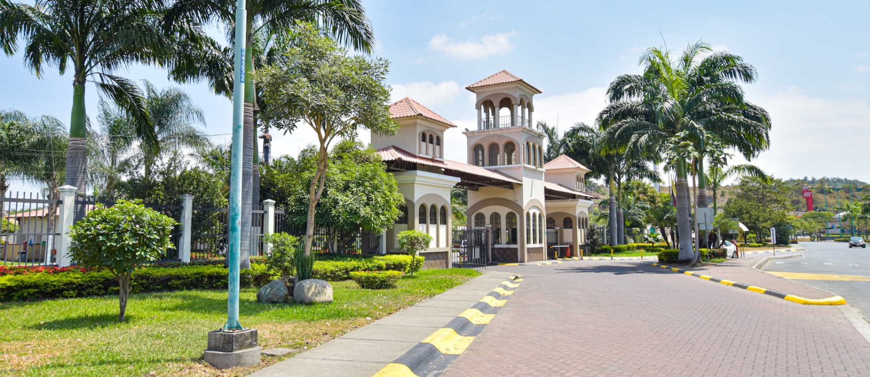 Casa en venta ubicada en la Urbanización La Joya, Etapa Perla GeoBienes - Casa en venta ubicada en la Urbanización La Joya, Etapa Perla - Plusvalia Guayaquil Casas de venta y alquiler Inmobiliaria Ecuador