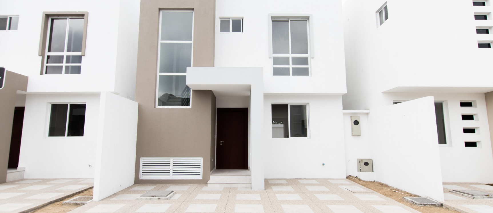 GeoBienes - Casa en venta ubicada en la Urbanización Puerto Azul - Plusvalia Guayaquil Casas de venta y alquiler Inmobiliaria Ecuador