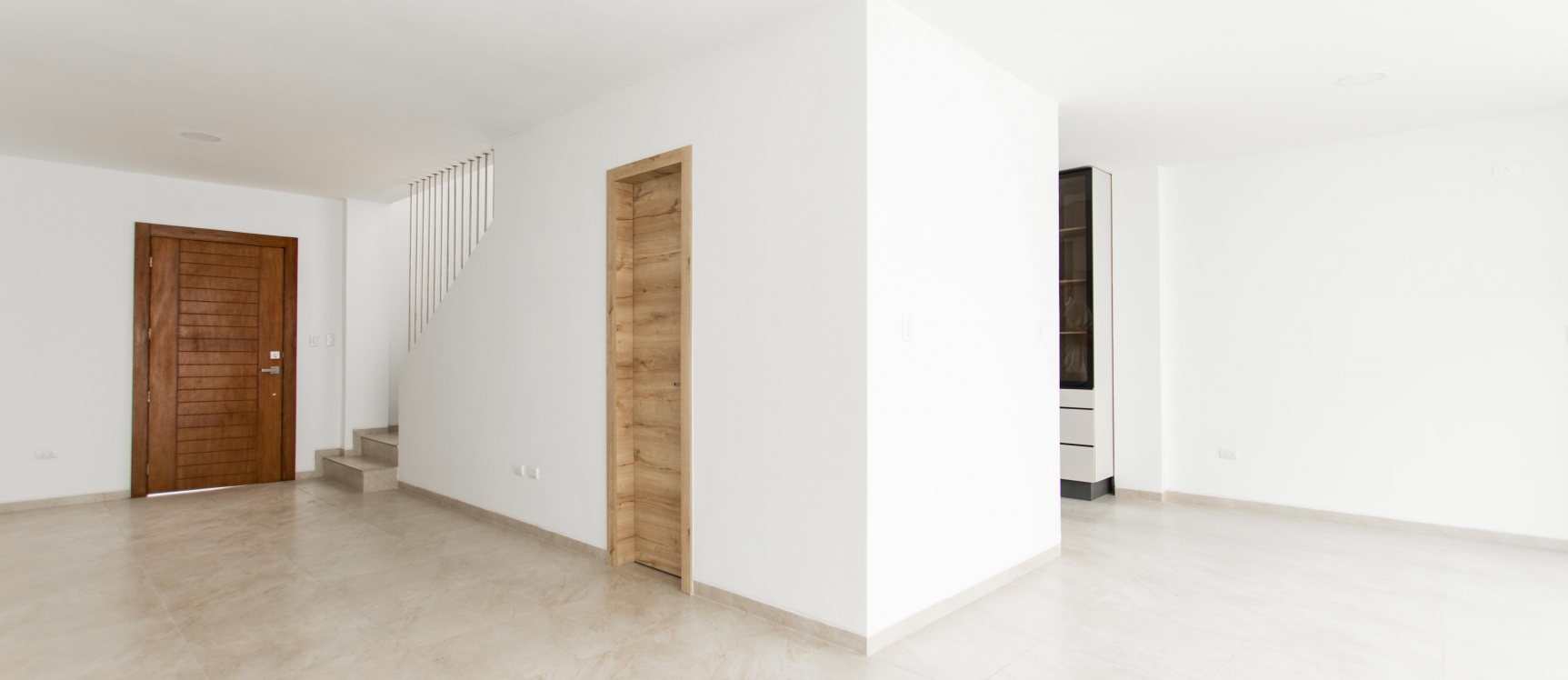 Casa en venta ubicada en la Urbanización Vistana 1000, Etapa Omega GeoBienes - Casa en venta ubicada en la Urbanización Vistana 1000, Etapa Omega - Plusvalia Guayaquil Casas de venta y alquiler Inmobiliaria Ecuador
