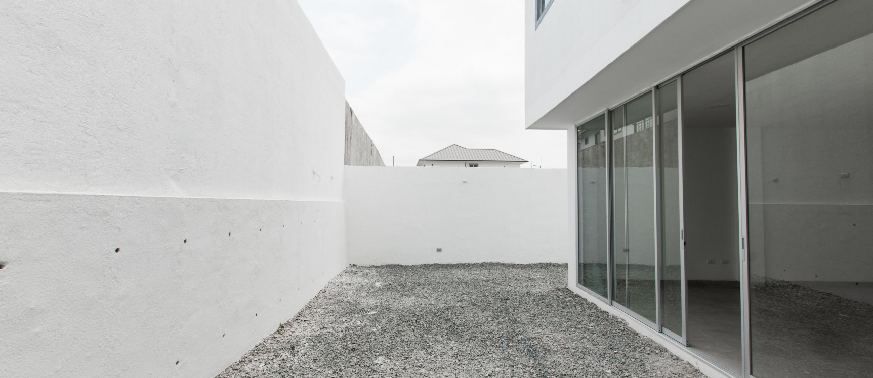 Casa en venta ubicada en la Urbanización Vistana 1000, Etapa Omega GeoBienes - Casa en venta ubicada en la Urbanización Vistana 1000, Etapa Omega - Plusvalia Guayaquil Casas de venta y alquiler Inmobiliaria Ecuador