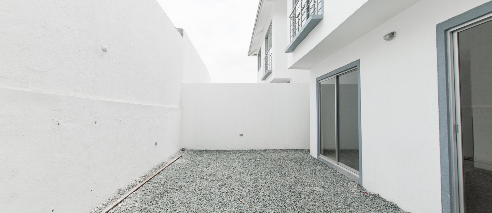 Casa en venta ubicada en la Urbanización Vistana 1000, Etapa Omega GeoBienes - Casa en venta ubicada en la Urbanización Vistana 1000, Etapa Omega - Plusvalia Guayaquil Casas de venta y alquiler Inmobiliaria Ecuador
