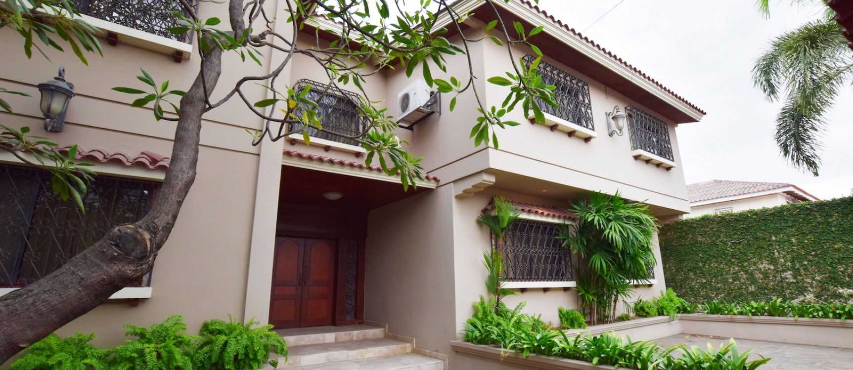Casa en venta ubicada en Olivos I, Ceibos, Norte de Guayaquil GeoBienes - Casa en alquiler ubicada en Olivos I, Ceibos, Norte de Guayaquil - Plusvalia Guayaquil Casas de venta y alquiler Inmobiliaria Ecuador