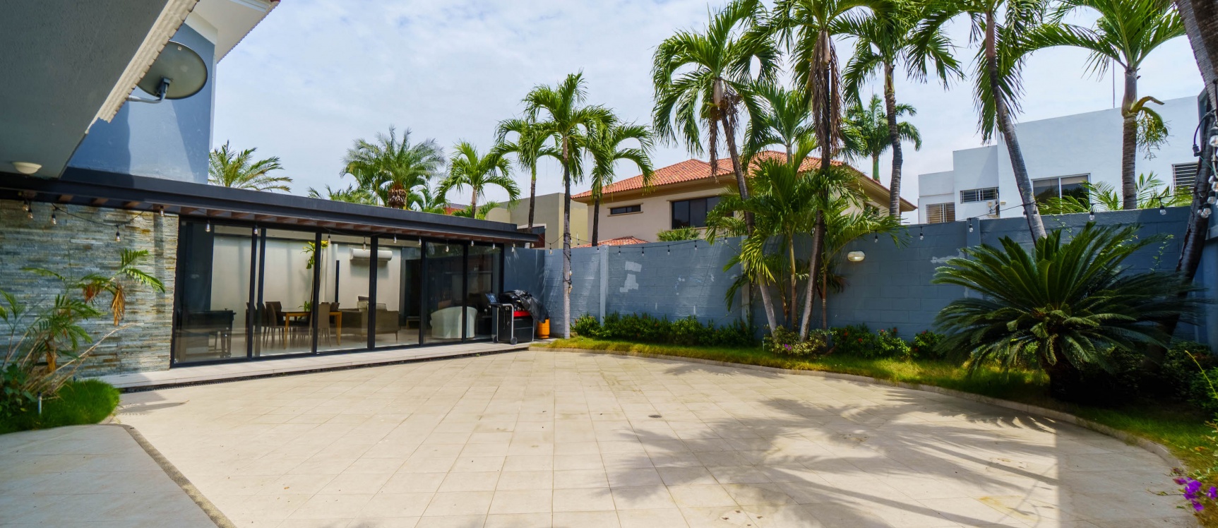 Casa en venta ubicada en Urbanización Entre Lagos, Samborondón GeoBienes - Casa en venta ubicada en Urbanización Entre Lagos, Samborondón - Plusvalia Guayaquil Casas de venta y alquiler Inmobiliaria Ecuador