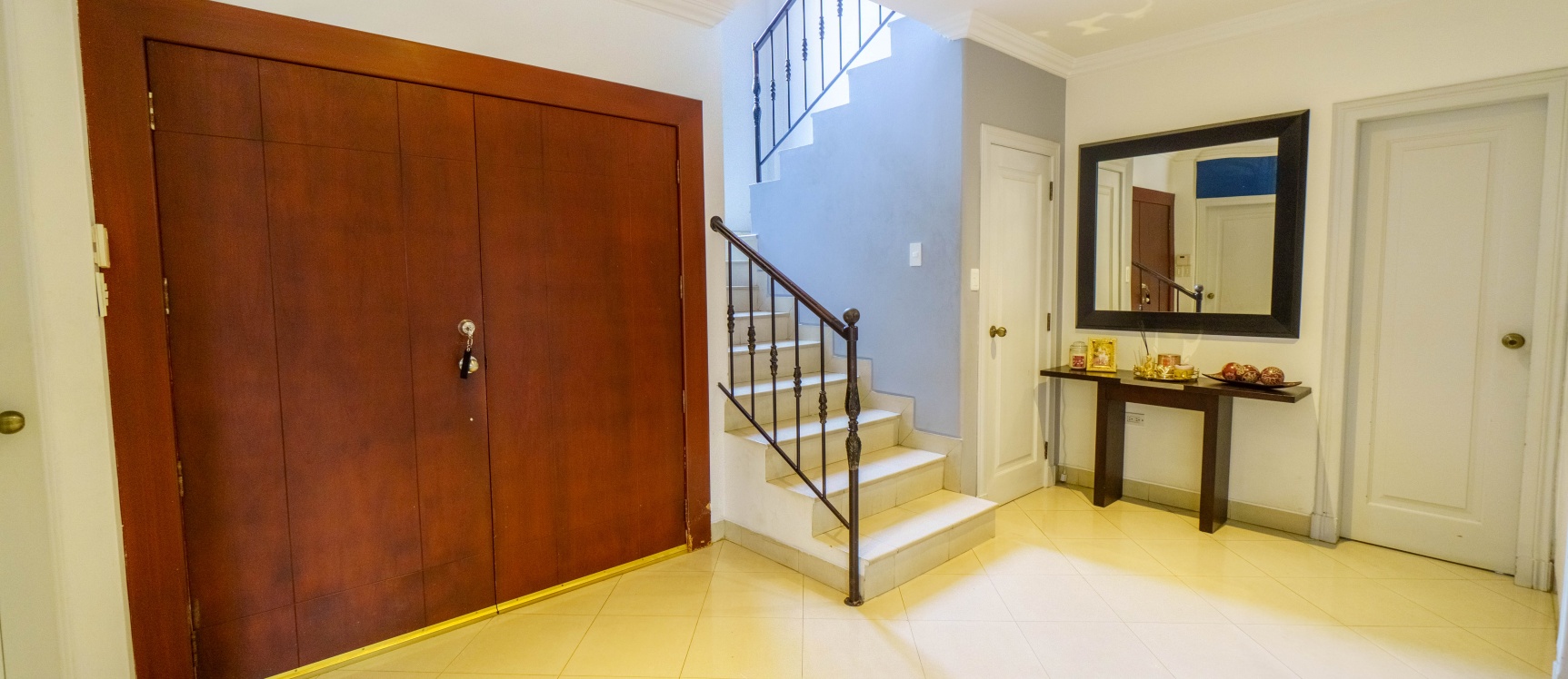 Casa en venta ubicada en Urbanización Entre Lagos, Samborondón GeoBienes - Casa en venta ubicada en Urbanización Entre Lagos, Samborondón - Plusvalia Guayaquil Casas de venta y alquiler Inmobiliaria Ecuador