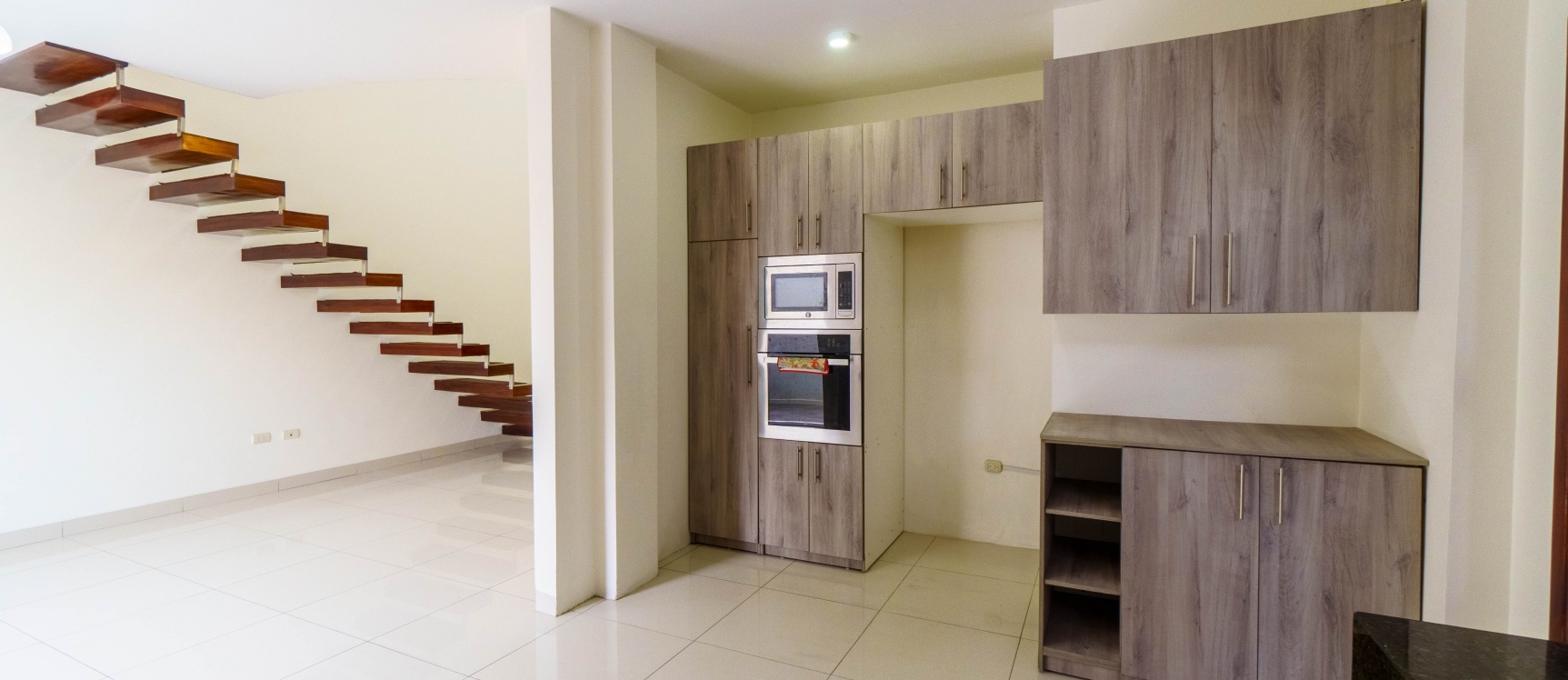 Casa en venta ubicada en Urbanización Villa Club, etapa Natura GeoBienes - Casa en venta ubicada en Urbanización Villa Club, etapa Natura - Plusvalia Guayaquil Casas de venta y alquiler Inmobiliaria Ecuador