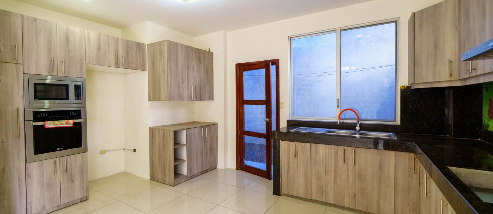 Casa en venta ubicada en Urbanización Villa Club, etapa Natura GeoBienes - Casa en venta ubicada en Urbanización Villa Club, etapa Natura - Plusvalia Guayaquil Casas de venta y alquiler Inmobiliaria Ecuador