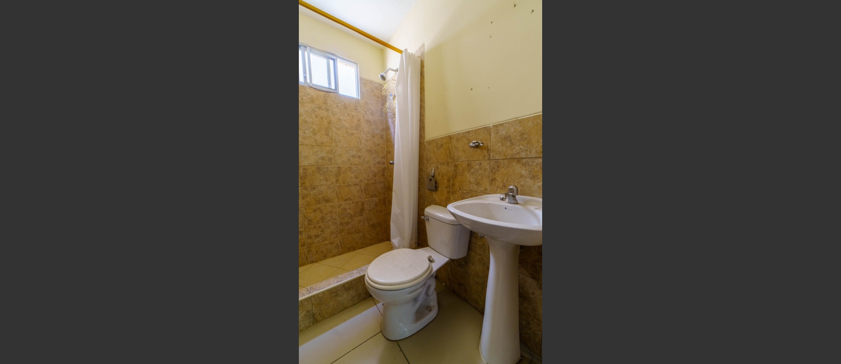 Casa en venta ubicada en Urbanización Villa Italia, La Aurora. Vía Daule GeoBienes - Casa en venta ubicada en Urbanización Villa Italia, La Aurora. Vía Daule - Plusvalia Guayaquil Casas de venta y alquiler Inmobiliaria Ecuador