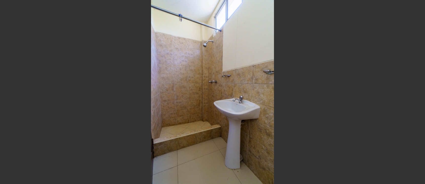 Casa en venta ubicada en Urbanización Villa Italia, La Aurora. Vía Daule GeoBienes - Casa en venta ubicada en Urbanización Villa Italia, La Aurora. Vía Daule - Plusvalia Guayaquil Casas de venta y alquiler Inmobiliaria Ecuador