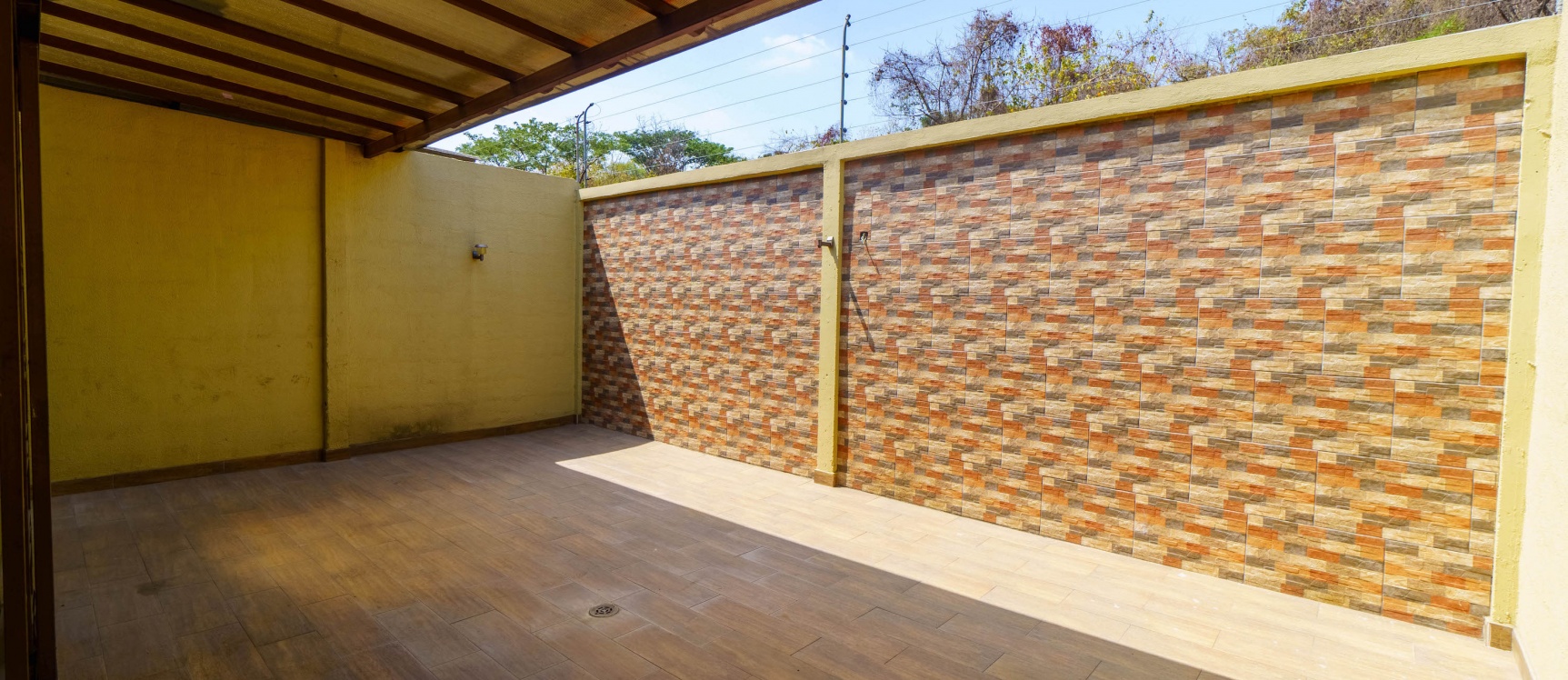 Casa en venta ubicada en Villa del Rey, Etapa Beatriz GeoBienes - Casa en venta ubicada en Villa del Rey, Etapa Beatriz - Plusvalia Guayaquil Casas de venta y alquiler Inmobiliaria Ecuador