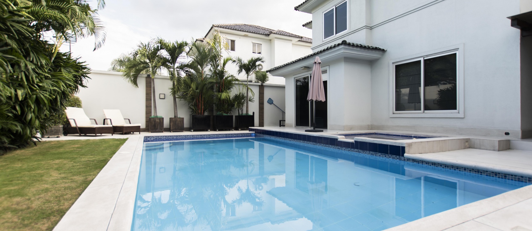 GeoBienes - Casa en venta ubicado en Urbanización Laguna del Sol, Samborondón - Plusvalia Guayaquil Casas de venta y alquiler Inmobiliaria Ecuador