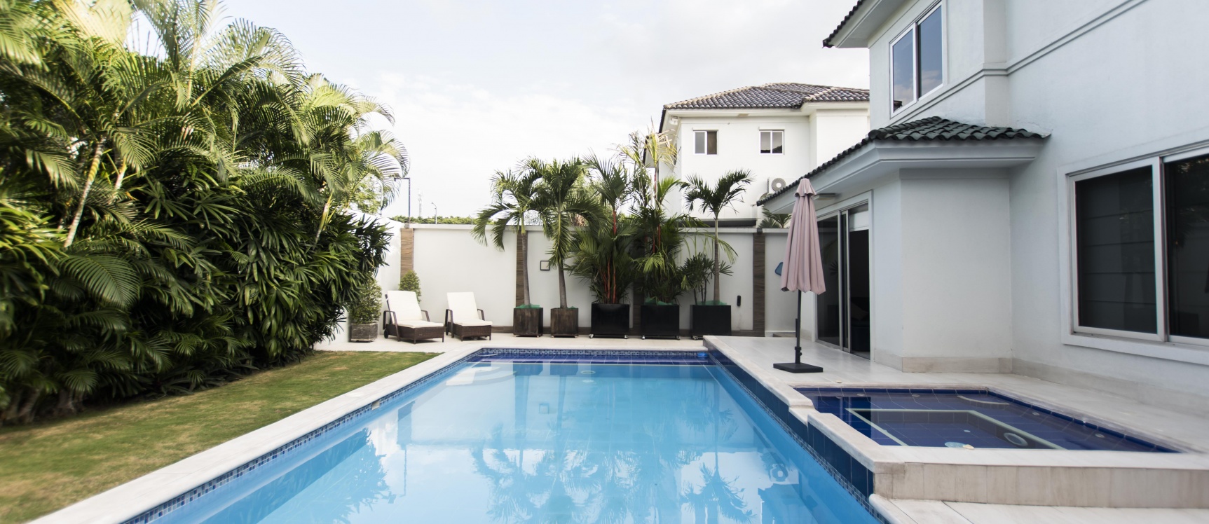 GeoBienes - Casa en venta ubicado en Urbanización Laguna del Sol, Samborondón - Plusvalia Guayaquil Casas de venta y alquiler Inmobiliaria Ecuador