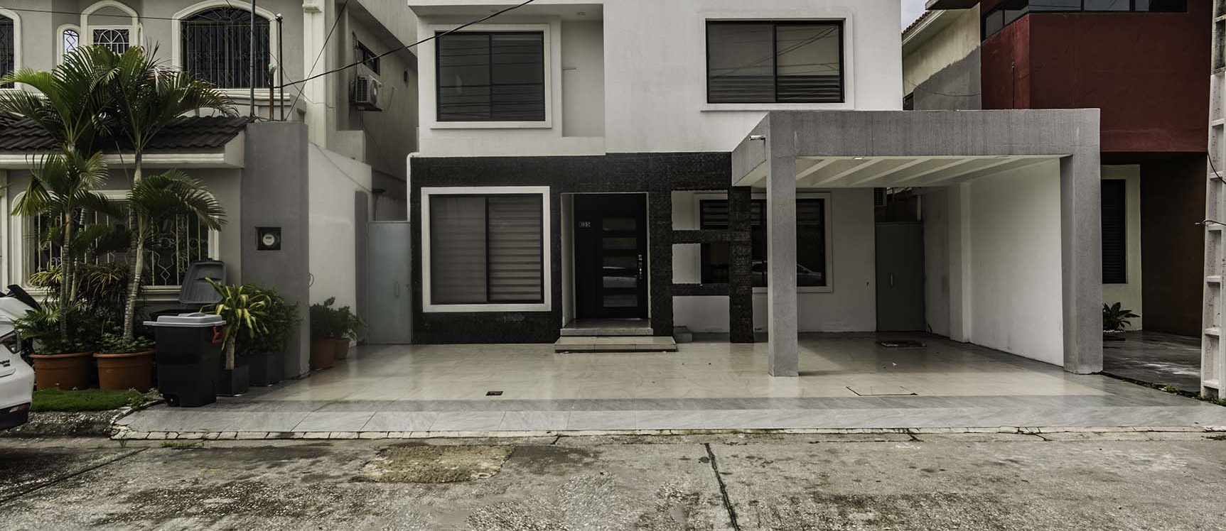 Casa en venta Urb. Las Riberas, Vía Samborondón GeoBienes - Casa en venta Urb. Las Riberas, Vía Samborondón - Plusvalia Guayaquil Casas de venta y alquiler Inmobiliaria Ecuador