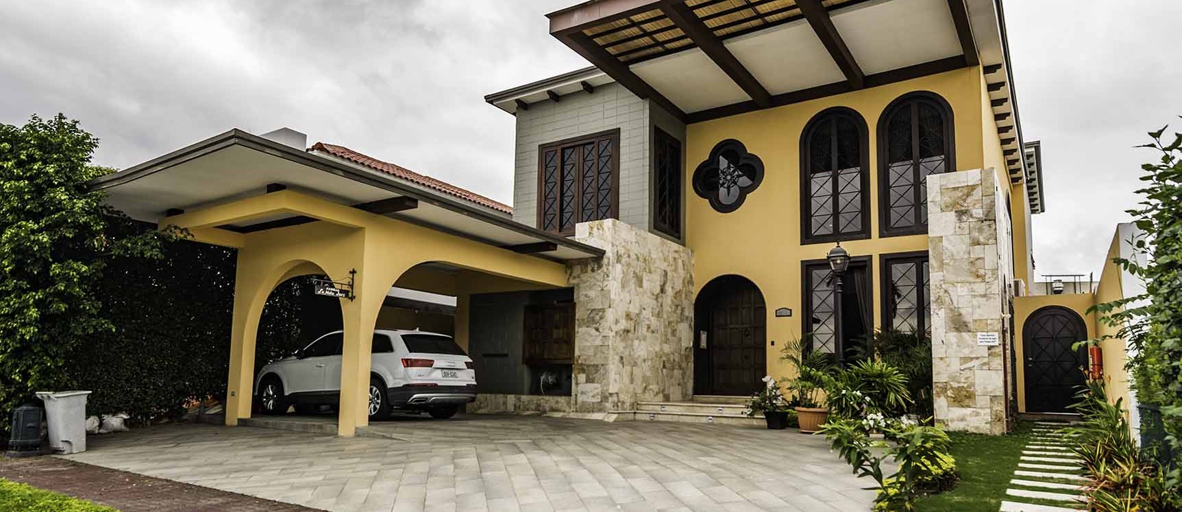 GeoBienes - Casa en venta en la Urbanización Portofino, Vía a la Costa - Plusvalia Guayaquil Casas de venta y alquiler Inmobiliaria Ecuador