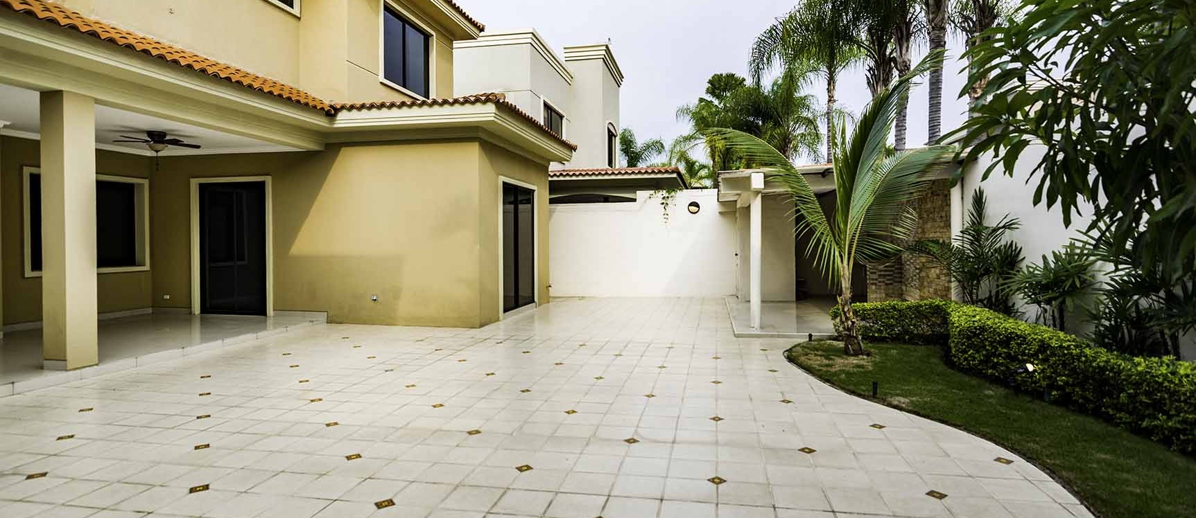 Casa en venta Urb. Terrasol , Vía Samborondón GeoBienes - Casa en venta Urb. Terrasol, Vía Samborondón - Plusvalia Guayaquil Casas de venta y alquiler Inmobiliaria Ecuador