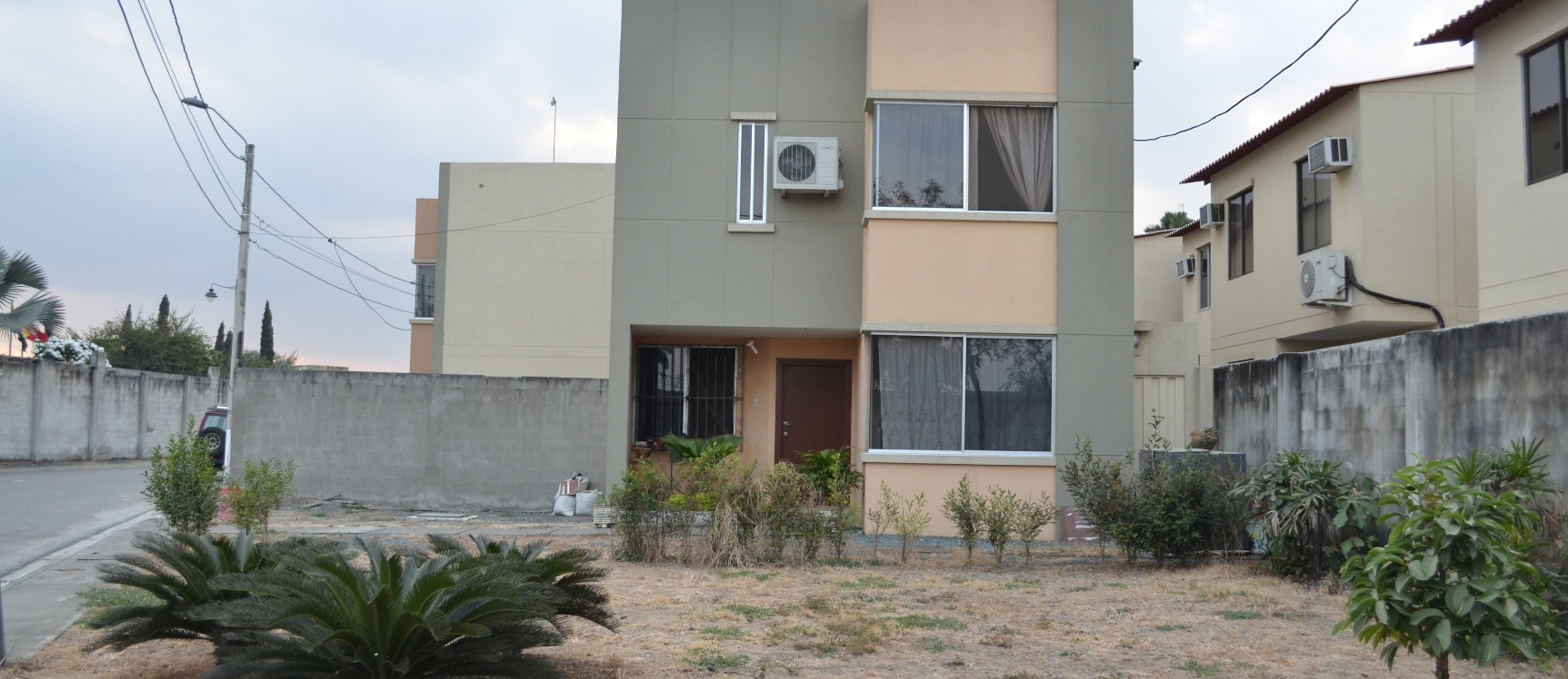 GeoBienes - Casa en venta en urbanización Castilla Km 13 Via Samborondon  - Plusvalia Guayaquil Casas de venta y alquiler Inmobiliaria Ecuador