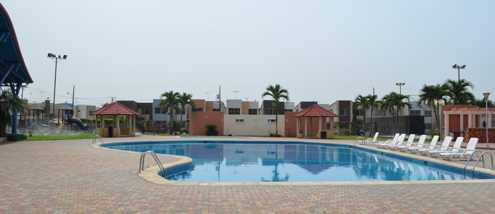 Casa en venta urbanización Cataluña vía Salitre - Samborondon GeoBienes - Casa en venta urbanización Cataluña vía Salitre - Samborondon - Plusvalia Guayaquil Casas de venta y alquiler Inmobiliaria Ecuador