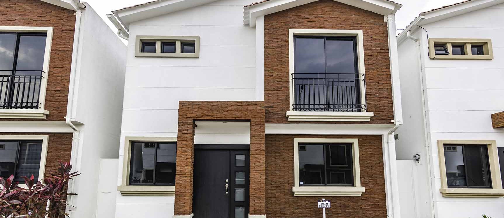 Casa en Venta Urbanización Napoli - Vía Samborondón GeoBienes - Casa en Venta Urbanización Napoli - Vía Samborondón - Plusvalia Guayaquil Casas de venta y alquiler Inmobiliaria Ecuador
