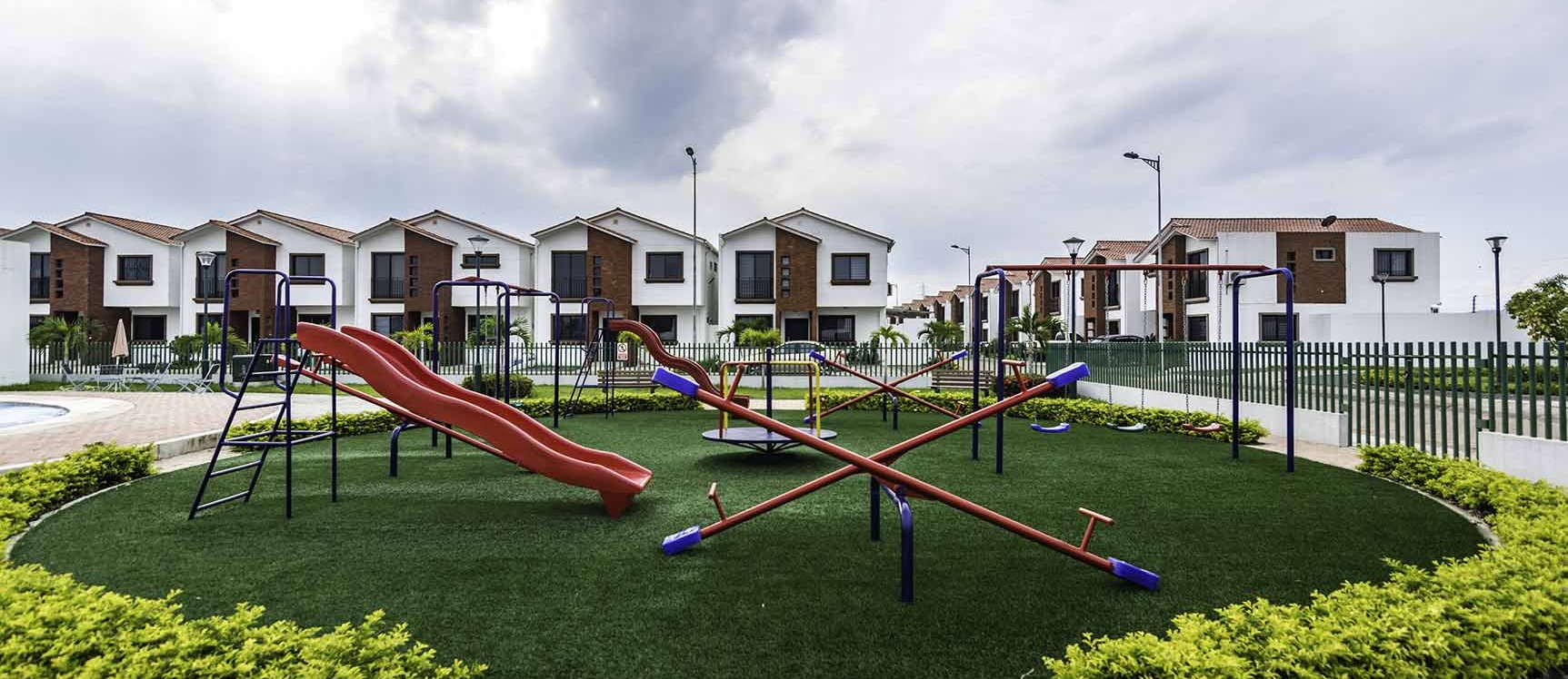 GeoBienes - Casa en Venta Urbanización Napoli - Vía Samborondón - Plusvalia Guayaquil Casas de venta y alquiler Inmobiliaria Ecuador