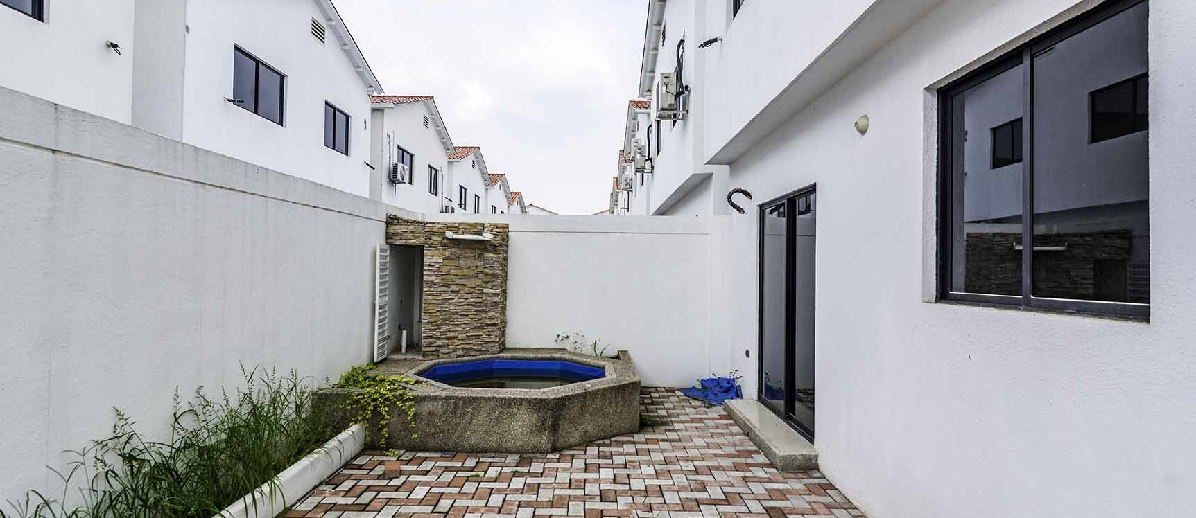 Casa en Venta Urbanización Napoli - Vía Samborondón GeoBienes - Casa en Venta Urbanización Napoli - Vía Samborondón - Plusvalia Guayaquil Casas de venta y alquiler Inmobiliaria Ecuador