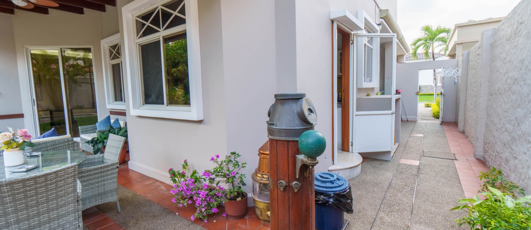 Casa en venta urbanización Rio Lindo, Samborondón GeoBienes - Casa en venta urbanización Rio Lindo, Samborondón - Plusvalia Guayaquil Casas de venta y alquiler Inmobiliaria Ecuador