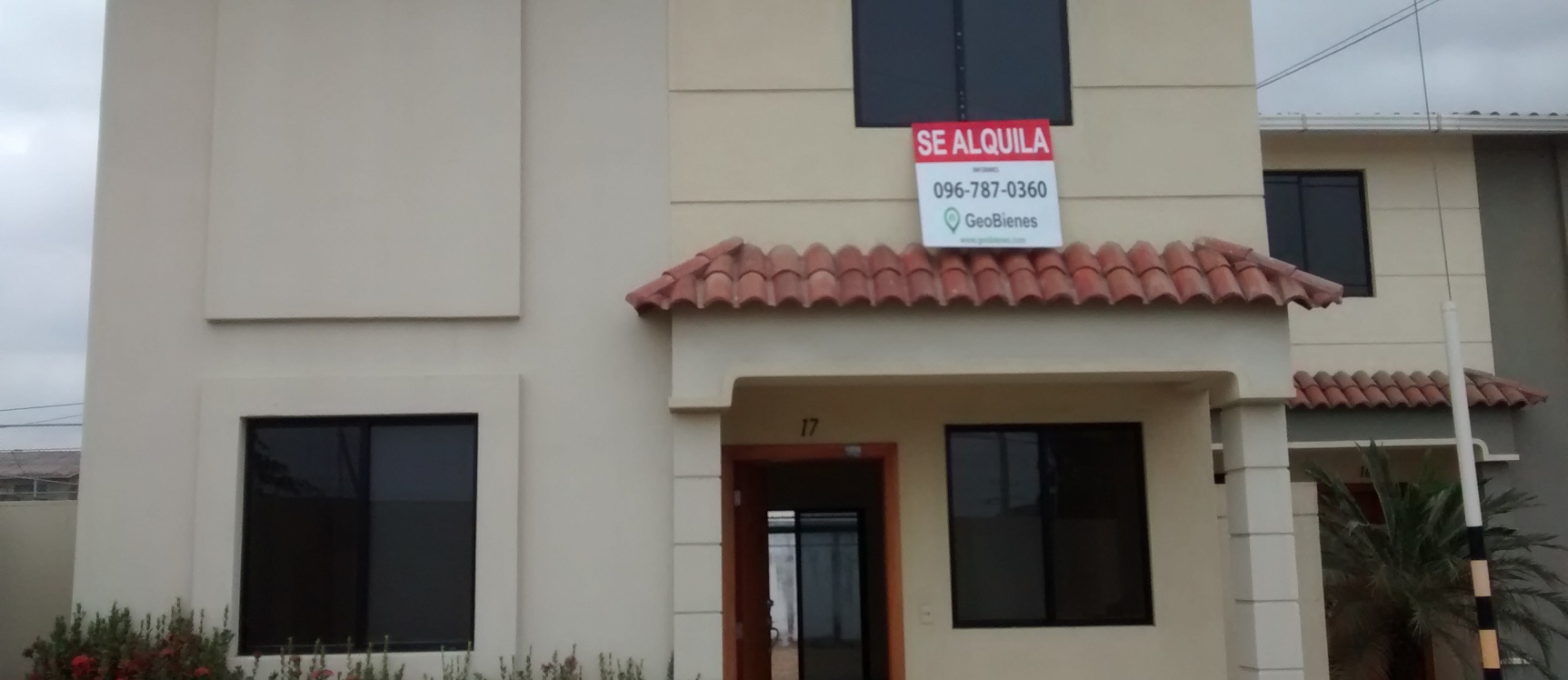 GeoBienes - Casa esquinera en alquiler Urb. Milan - Plusvalia Guayaquil Casas de venta y alquiler Inmobiliaria Ecuador