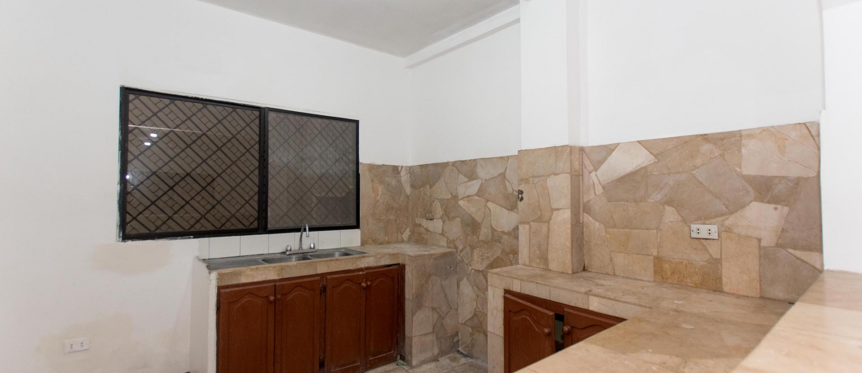 Casa rentera en venta ubicada en sauces 9, norte de Guayaquil GeoBienes - Casa rentera en venta ubicada en sauces 9, norte de Guayaquil - Plusvalia Guayaquil Casas de venta y alquiler Inmobiliaria Ecuador