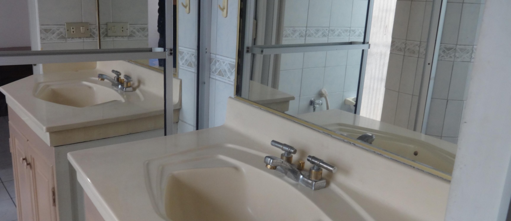 Vendo Departamento en Urdesa, Guayaquil GeoBienes - Vendo Departamento en Urdesa, Guayaquil - Plusvalia Guayaquil Casas de venta y alquiler Inmobiliaria Ecuador