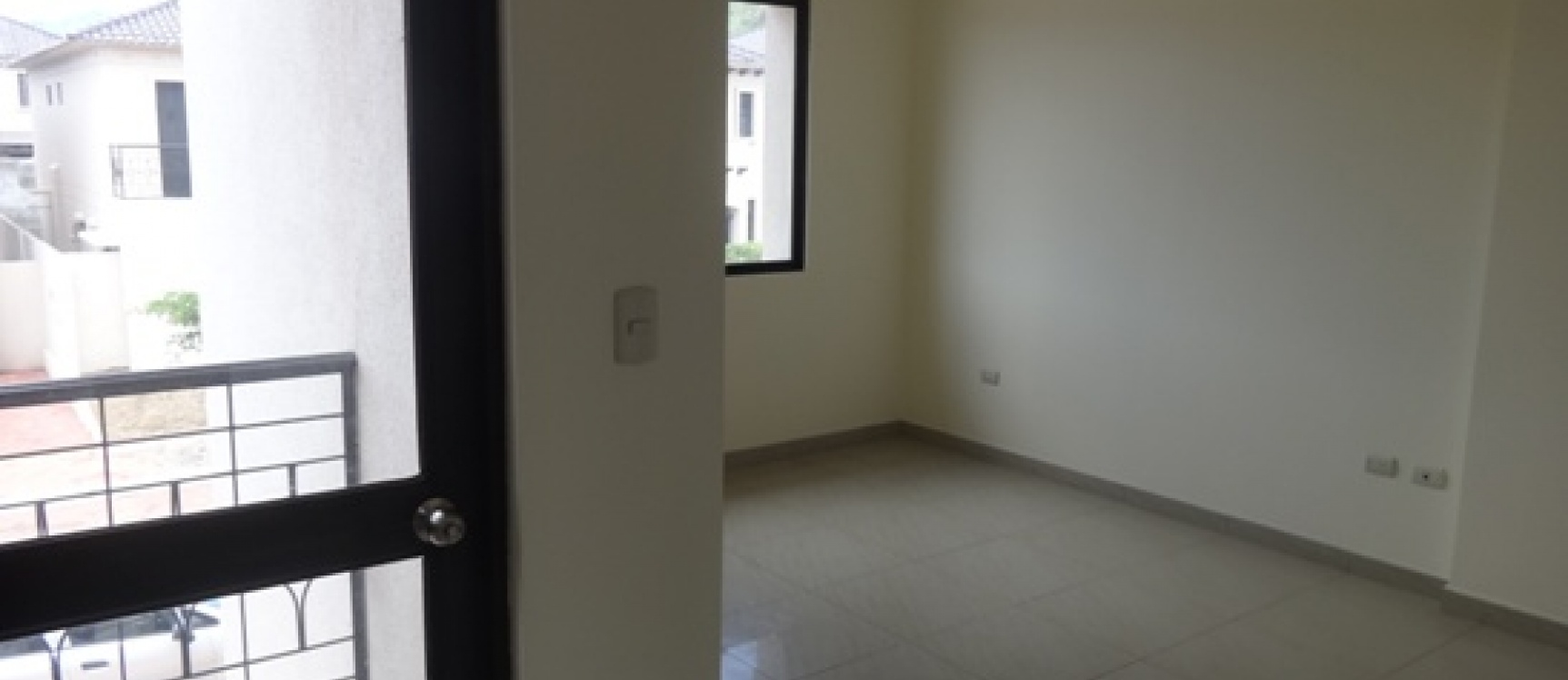 De Estreno! Casa en venta Bosques de la costa. Via a la costa Guayaquil GeoBienes - De Estreno! Casa en venta Bosques de la costa. Via a la costa Guayaquil - Plusvalia Guayaquil Casas de venta y alquiler Inmobiliaria Ecuador