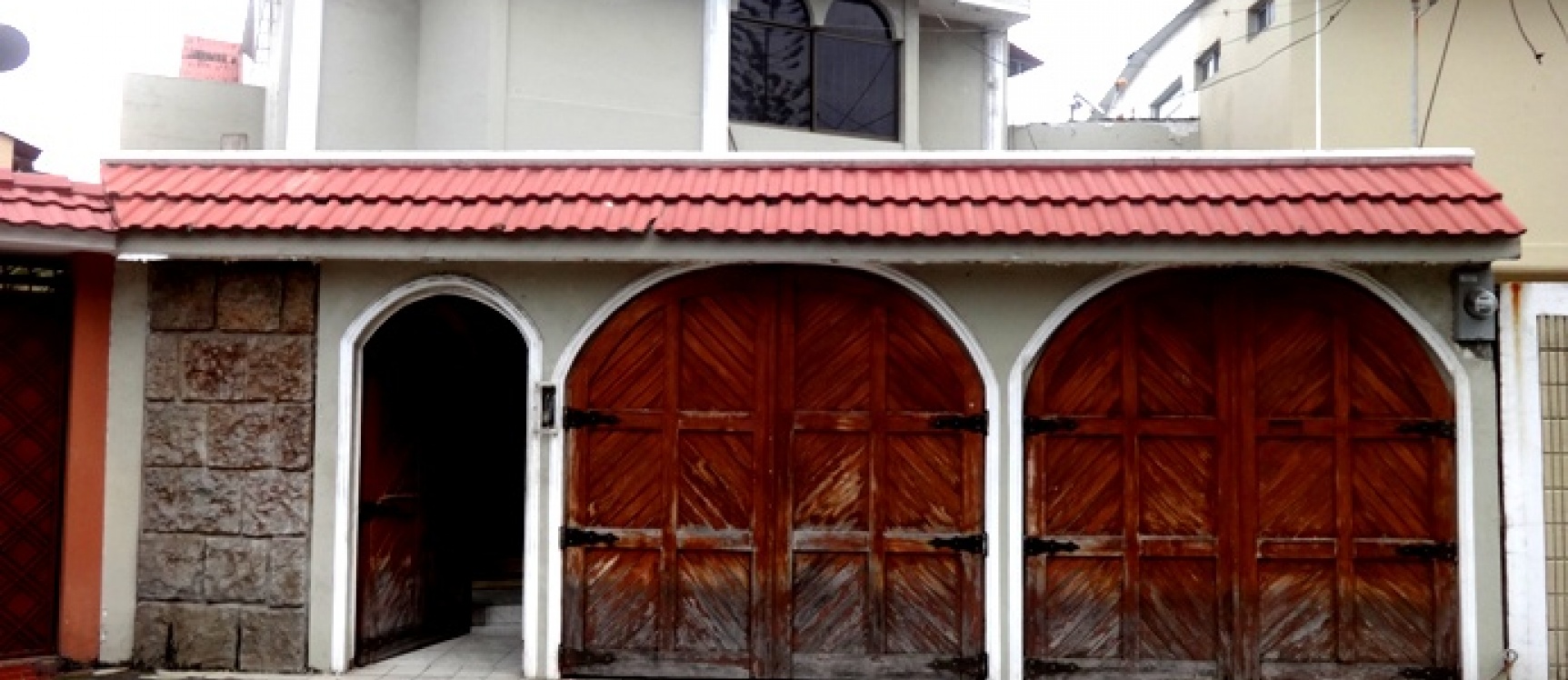 De oportunidad, vendo casa en la Alborada 11ava etapa GeoBienes - De oportunidad vendo casa con piscina en la Alborada 11ava etapa. Norte de Guayaquil - Plusvalia Guayaquil Casas de venta y alquiler Inmobiliaria Ecuador